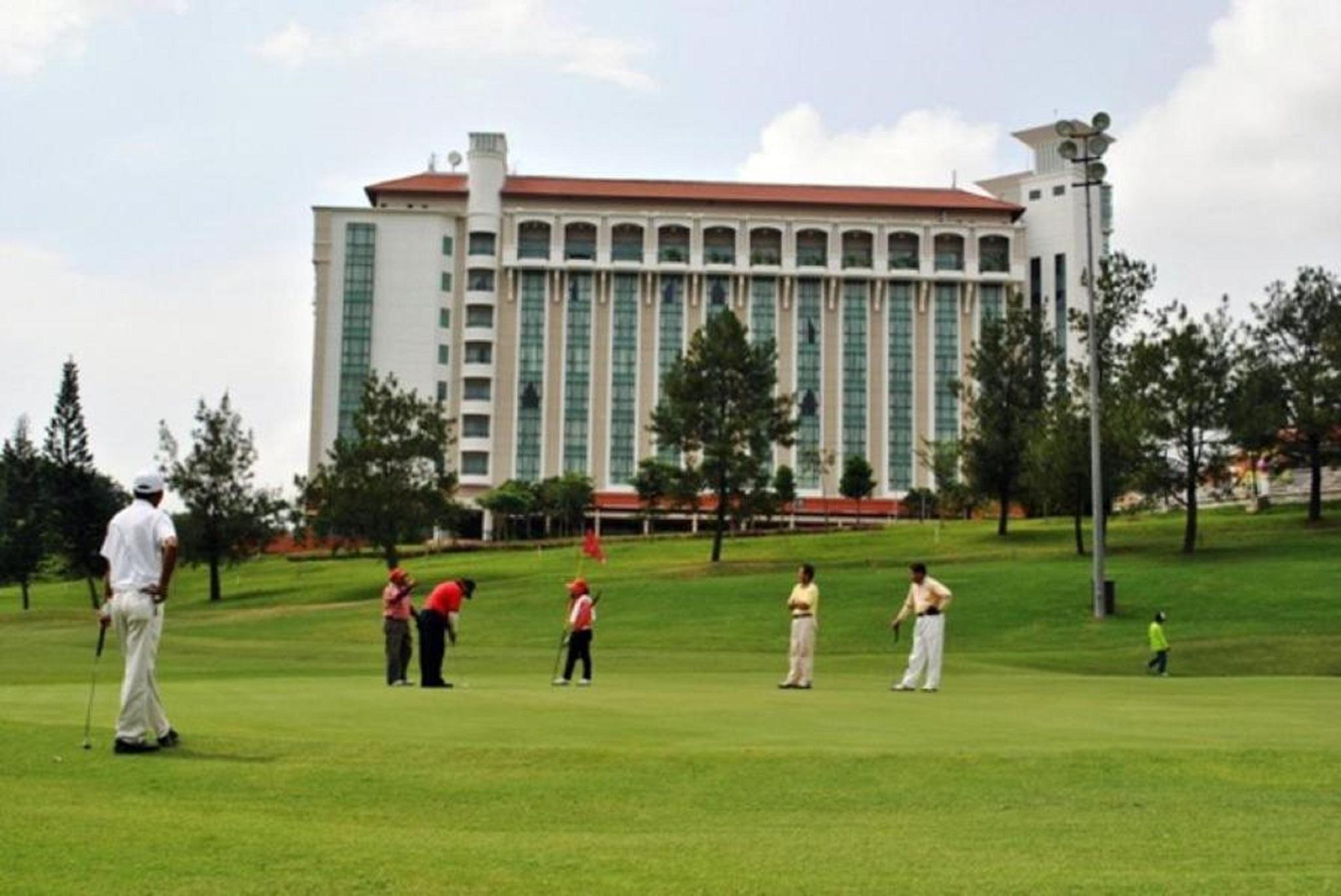 Nilai Springs Resort Hotel Exterior foto