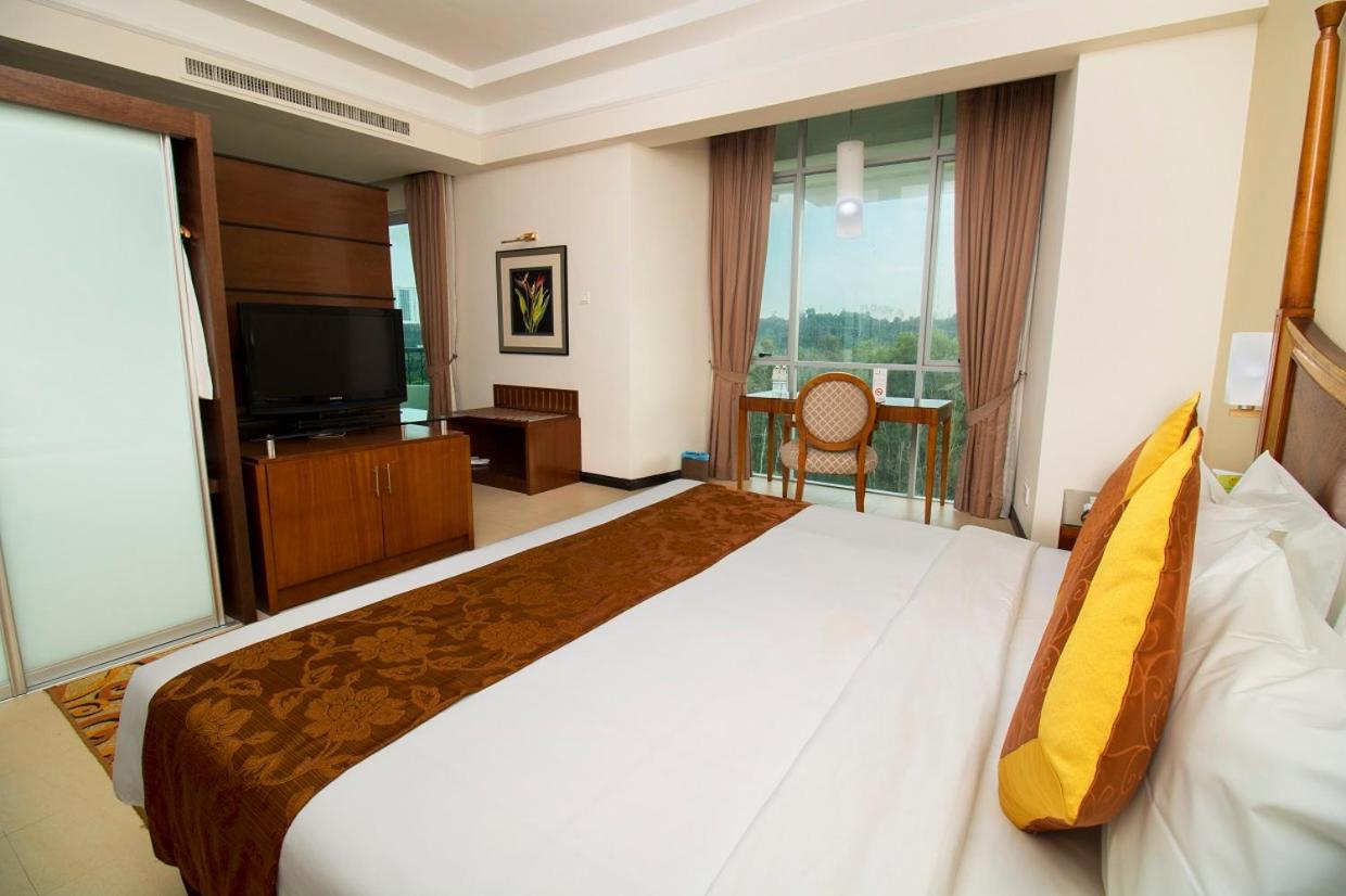 Nilai Springs Resort Hotel Exterior foto