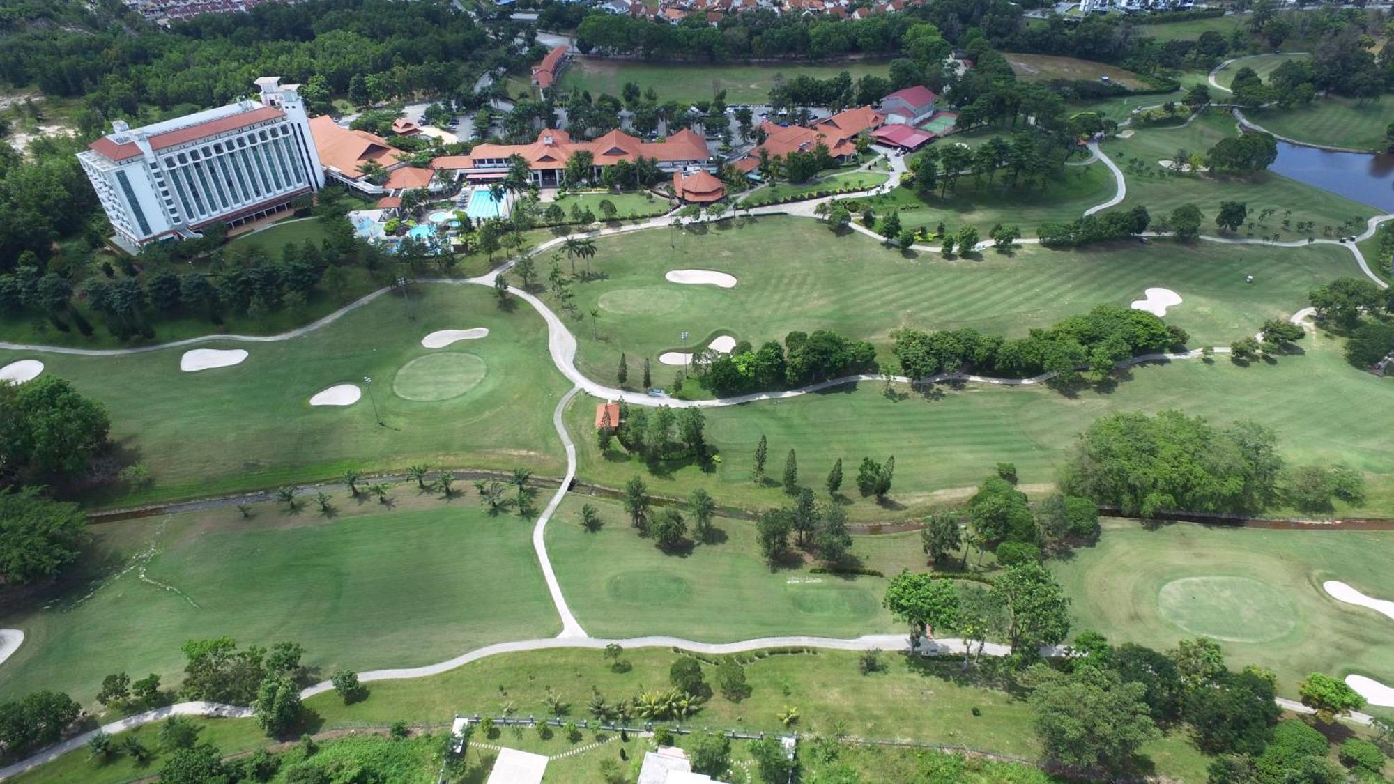 Nilai Springs Resort Hotel Exterior foto