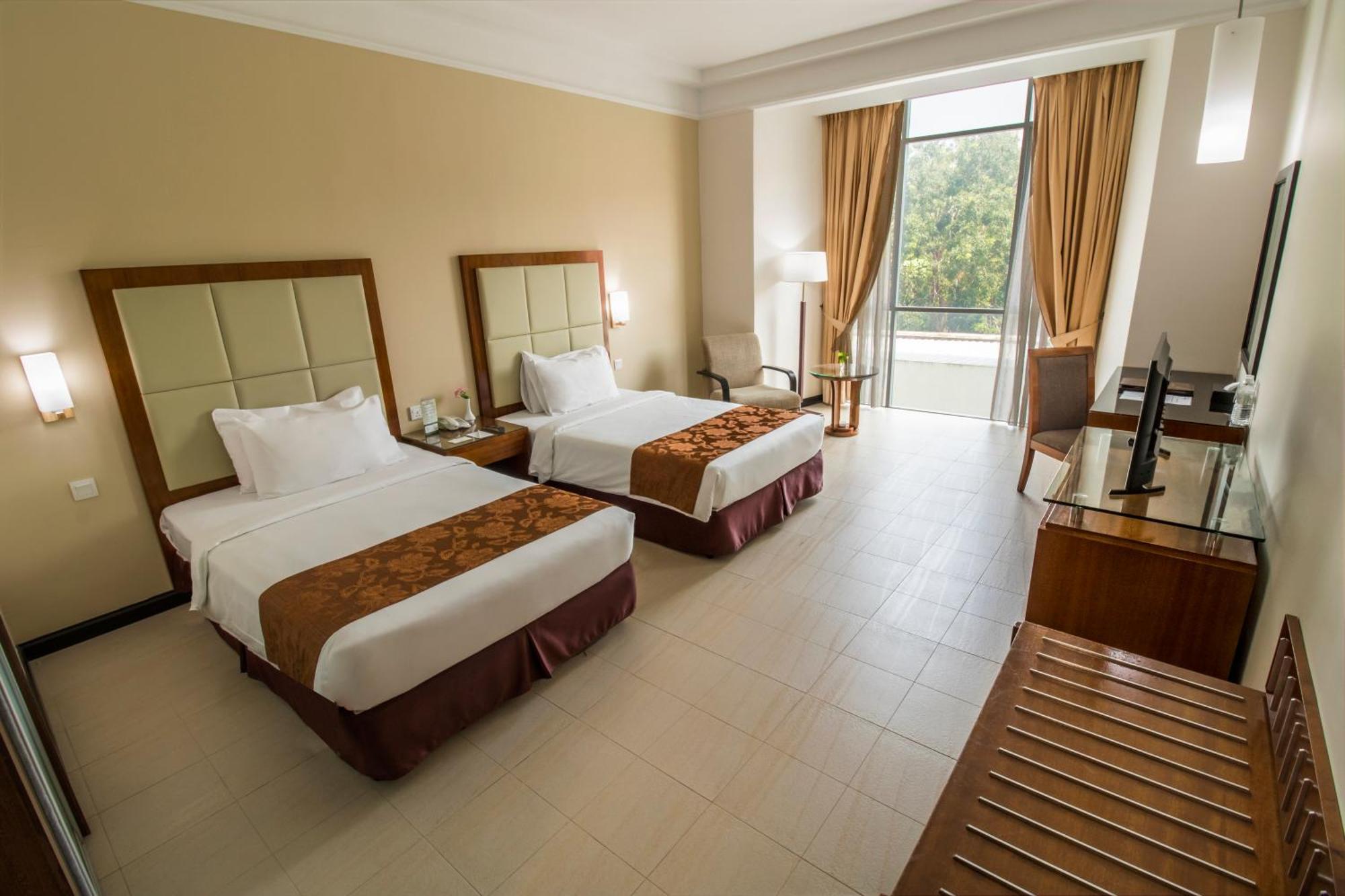 Nilai Springs Resort Hotel Exterior foto